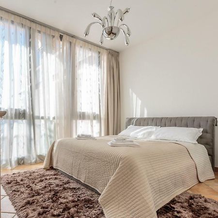 Casa Sofia Apartment เมนาจโจ ภายนอก รูปภาพ