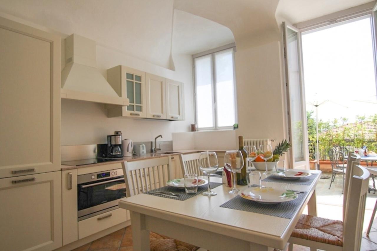 Casa Sofia Apartment เมนาจโจ ภายนอก รูปภาพ