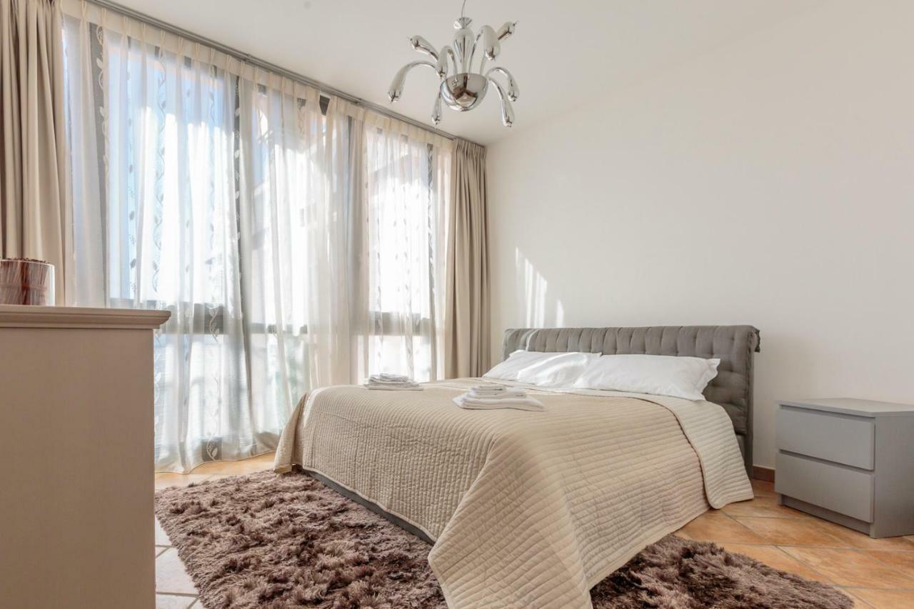 Casa Sofia Apartment เมนาจโจ ภายนอก รูปภาพ